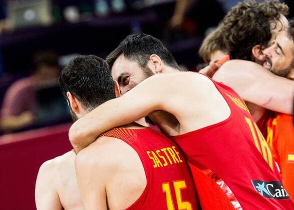 12 09 2017 Sinan Erdem Dome Istanbul Door FIBA Eurobasket 2017 Germany vs Spain Quarter-finals in Picture Joan Sastre of Spain and Pierre Oriola of Spain Celebrate during The Eurobasket 2017 Quarter Final Match between Germany and Spain AT The Sinan Erdem Dome in Istanbul Turkey ON 2017 09 12 Istanbul  EX_SPIDA