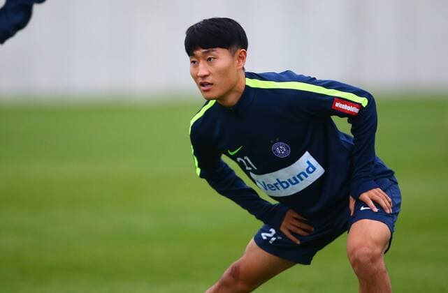 SOCCER - EL, Austria vs Milano, preview STEINBRUNN,AUSTRIA,13.SEP.17 - SOCCER - UEFA Europa League, group stage, FK Austria Wien VS AC Milano, preview, training A.Wien. Image shows Jinhyun Lee (A.Wien). GEPAxpictures xCh.xKelemen