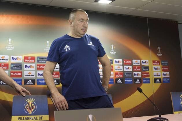 Astana s coach Stanimir Stoilov delivers a press conference PK Pressekonferenz after a training session of the team at the Ceramica stadium in Villarreal, Castellon, Spain, 13 September 2017. Astana will face Villarreal tomorrow for the Europa League. Astana s press conference in Villarreal !ACHTUNG: NUR REDAKTIONELLE NUTZUNG!  Copyright: xAngelxSanchezx VIL007 20170913-636409325371800437