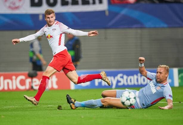 r Timo Werner RB Leipzig 11 duel Action shot to the Ball against Kamil Glik RB Leipzig AS Monaco Group stage Leg Football UEFA Champions League Leipzig 13 09 2017 CL Season 2017 2018