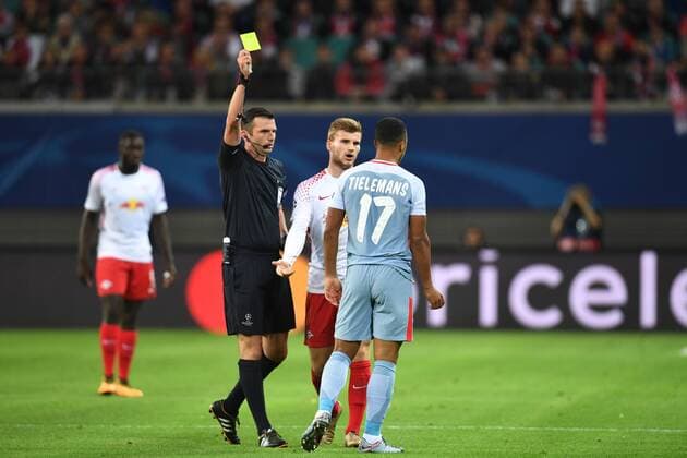 Football men Season 2017 2018 Champions League Group G 1 Matchday RB Leipzig AS Monaco SR Michael Oliver England shows Youri Tielemans No 17 AS Monaco The Yellow Card Timo Werner No 11 RB Leipzig looks here to 13 09 2017 Copyright: xMatthiasxKochx