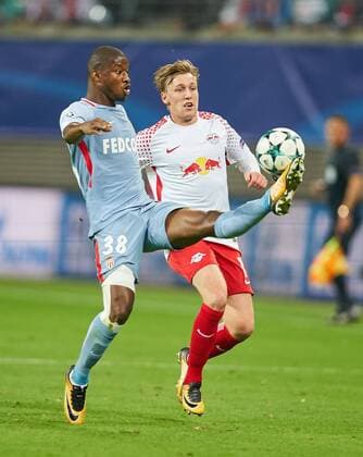 r Emil Forsberg RB Leipzig 10 duel Action shot to the Ball against Almamy Toure ASM RB Leipzig AS Monaco Group stage Leg Football UEFA Champions League Leipzig 13 09 2017 CL Season 2017 2018