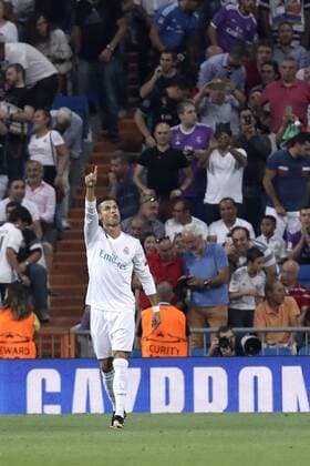 Fußball, CL, Real Madrid - Apoel Nikosia Real Madrid s Portuguese striker Cristiano Ronaldo jubilates the first goal against Apoel during their UEFA Champions League match at the Santiago Bernabeu stadium in Madrid, Spain, 13 September 2017. Real Madrid vs. Apoel !ACHTUNG: NUR REDAKTIONELLE NUTZUNG!  Copyright: xKikoxHuescax MAD0010 20170913-636409343857082589