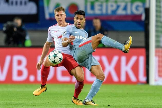 Captain Willi Orban RB Leipzig 4 in duel against Captain Falcao AS Monaco 9 the Champions League Game between RB Leipzig and AS Monaco at 13 09 2017 Leipzig Copyright: xSchueler Eibner-Pressefotox EP_JSE