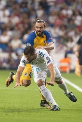 Fußball, CL, Real Madrid - Apoel Nikosia Real Madrid s Nacho Fernandez and Apoel s Stathis Aloneftis during UEFA Champions League match between Real Madrid and Apoel at Santiago Bernabeu Stadium in Madrid, Spain September 13, 2017.  (20170913016)