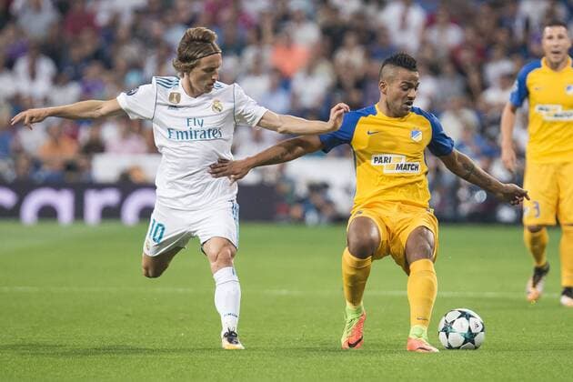 Fußball, CL, Real Madrid - Apoel Nikosia Real Madrid s Luka Modric and Apoel s Lorenzo Ebecillo during UEFA Champions League match between Real Madrid and Apoel at Santiago Bernabeu Stadium in Madrid, Spain September 13, 2017.  (20170913006)