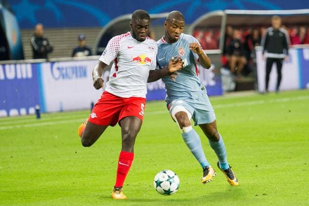 v left Dayot Upamecano RB Leipzig 5 Almamy Toure AS Monaco 38 duel Duel Action shot Action Football Men UEFA Champions League RB Leipzig AS Monaco xprx