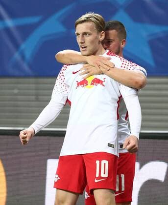 RB Leipzig Monaco Football Champions League Leipzig 13 09 2017 Red Bull Arena Football UEFA Champions League Group G 1 Matchday RB Leipzig vs AS Monaco goal for RB Leipzig goal celebration After the Results to 1 0 through Scorer Emil Forsberg 10 RB Leipzig embraces from Diego Demme 31 RB Leipzig