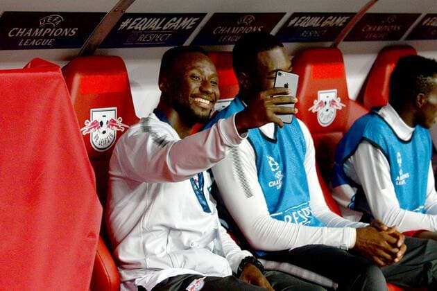Football men Season 2017 2018 Champions League Group G 1 Matchday RB Leipzig AS Monaco Naby Keita No 8 RB Leipzig ETW Yvon Mvogo No 28 RB Leipzig before the Game on the Bank 13 09 2017 Copyright: xMatthiasxKochx