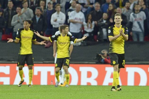 London England 13 09 2017 UEFA Champions League 2017 18 Season Group H Matchday 1 Tottenham Hotspur Borussia Dortmund Lukasz Piszczek Dortmund right disappointed DISAPPOINTED sad after the alleged Compensation to 2 2 not counted has
