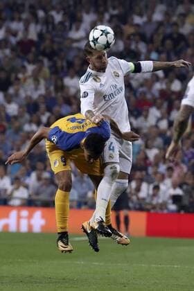 Real Madrid s defender Sergio Ramos (R) and Apoel s striker Igor de Camargo vie for the ball during the UEFA Champions League match between Real Madrid and Apoel at the Santiago Bernabeu stadium in Madrid, Spain, 13 September 2017. Real Madrid vs. Apoel !ACHTUNG: NUR REDAKTIONELLE NUTZUNG!  Copyright: xKikoxHuescax MAD037 20170913-636409378975205972