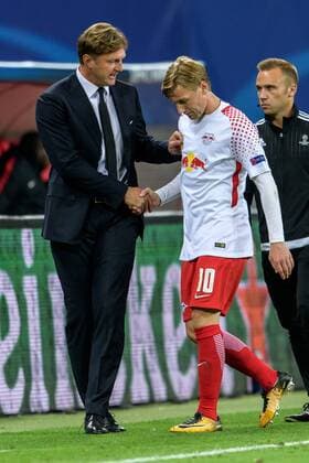 team manager Ralph Hasenhuettl RB Leipzig and Emil Forsberg RB Leipzig 10 After it Auswechselung the Champions League Game between RB Leipzig and AS Monaco at 13 09 2017 Leipzig Copyright: xSchueler Eibner-Pressefotox EP_JSE