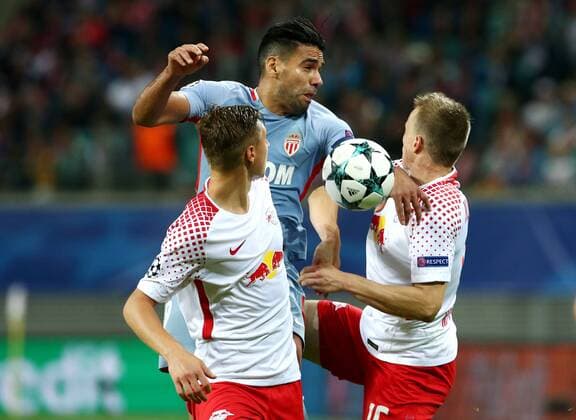 Willi Orban Falcao Lukas Klostermann Action shot Game scene duel Sports Football Football UEFA CL Champions League men Season 2017 2018 13 09 2017 RB Leipzig RBL vs AS Monaco