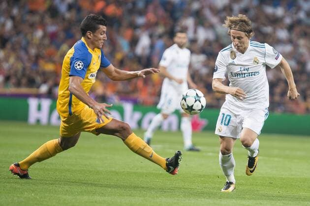 Fußball, CL, Real Madrid - Apoel Nikosia Real Madrid s Luka Modric and Apoel s Jesus Rueda during UEFA Champions League match between Real Madrid and Apoel at Santiago Bernabeu Stadium in Madrid, Spain September 13, 2017.  (20170913028)