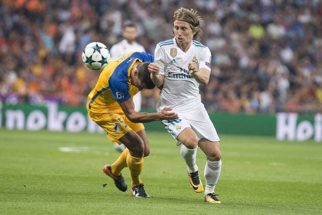 Fußball, CL, Real Madrid - Apoel Nikosia Real Madrid s Luka Modric and Apoel s Jesus Rueda during UEFA Champions League match between Real Madrid and Apoel at Santiago Bernabeu Stadium in Madrid, Spain September 13, 2017.  (20170913029)
