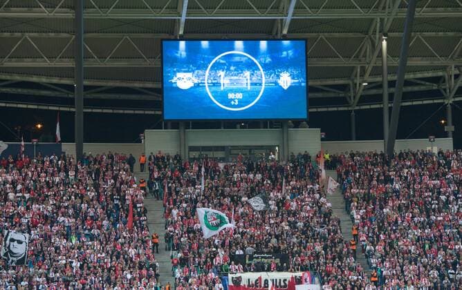 Feature Scoreboard with the Results game from 1 1 Emotions depressed DISAPPOINTED disappointed Football International UEFA Champions League Season 2017 2018 Group game RB Leipzig AS Monaco FC in Leipzig Germany at 13 09 2017