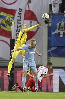 Photo Goalkeeper Peter Gulacsi saves against Kamil Glik Monaco Football Champions League at Wed 13 09 2017 Group game BRB Leipzig AS Monaco 1 1