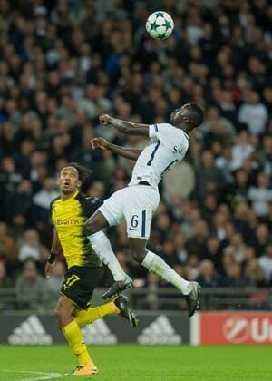Themen der Woche - SPORT Bilder des Tages - SPORT Davinson S‡nchez of Tottenham Hotspur heads clear from Pierre-Emerick Aubameyang of Borussia Dortmund during the UEFA Champions League group stage match between Tottenham Hotspur and Borussia Dortmund at Wembley Stadium, London, England on 13 September 2017. Copyright: xVincexMignottx 16640035