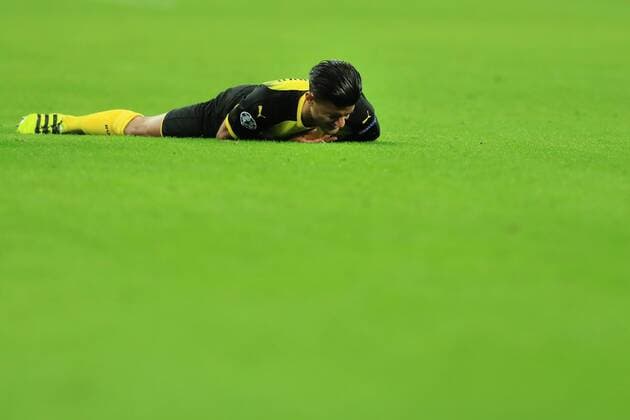 Bilder des Tages - SPORT 13th September 2017, Wembley Stadium, London, England; Champions League Group stage, Tottenham Hotspur versus Borussia Dortmund; Mahmoud Dahoud of Borussia Dortmund goes down injured  ActionPlus11929867