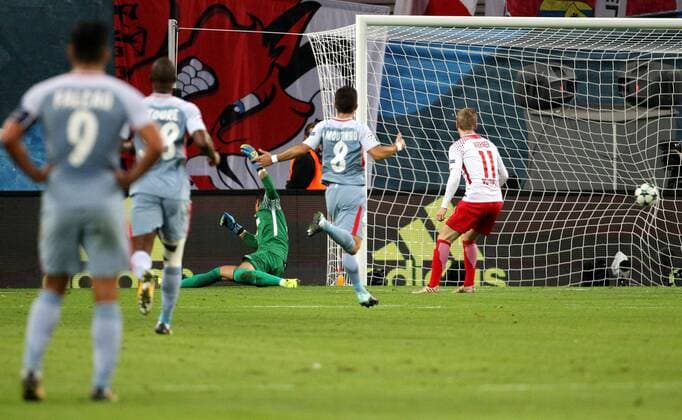 ger 1 FBL Champions League Fight Lawn ball sport Leipzig vs AS Monaco 13 09 17 Leipzig Red Bull Arena ger 1 FBL Season 2017 2018 Chamions League Fight 01 Matchday Lawn ball sport Leipzig vs AS Monaco in Picture Emil Forsberg Leipzig reached the goal to 1 0 Goalkeeper Diego Benaglio Monaco powerless