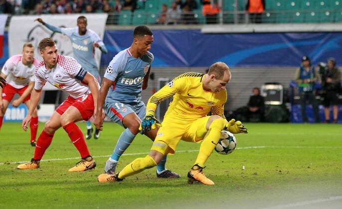 ger 1 FBL Champions League Fight Lawn ball sport Leipzig vs AS Monaco 13 09 17 Leipzig Red Bull Arena ger 1 FBL Season 2017 2018 Chamions League Fight 01 Matchday Lawn ball sport Leipzig vs AS Monaco in Picture Goalkeeper Peter Gulasci Leipzig against Youri Tielemans Monaco goal to 1 1 Compensation