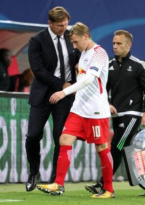 ger 1 FBL Champions League Fight Lawn ball sport Leipzig vs AS Monaco 13 09 17 Leipzig Red Bull Arena ger 1 FBL Season 2017 2018 Chamions League Fight 01 Matchday Lawn ball sport Leipzig vs AS Monaco in Picture team manager Ralph Hasenhüttl and Emil Forsberg Leipzig