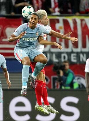 ger 1 FBL Champions League Fight Lawn ball sport Leipzig vs AS Monaco 13 09 17 Leipzig Red Bull Arena ger 1 FBL Season 2017 2018 Chamions League Fight 01 Matchday Lawn ball sport Leipzig vs AS Monaco in Picture Kevin Kampl Leipzig against Youri Tielemans Monaco