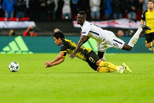 Shinji Kagawa (Dortmund), Davinson Sanchez (Tottenham), SEPTEMBER 13, 2017 - Football Soccer : Shinji Kagawa of Borussia Dortmund and Davinson Sanchez of Tottenham Hotspur battle for the ball during the UEFA Champions League Group Stage match between Tottenham Hotspur and Borussia Dortmund at Wembley Stadium in London, England. Noxthirdxpartyxsales  (mdga017213)