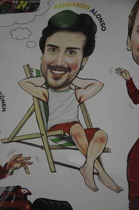 Bilder des Tages - SPORT Ambiente antes del GP de F1 de Singapur en el circuito de Marian Bay. En la imagen, una caricatura de Fernando Alonso. Atmosphere before Singapore F1 GP at Marina Bay circuit.In this picture, a cartoon of Fernando Alonso.  RV RACING PRESS