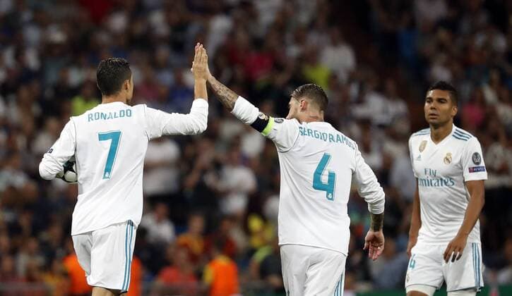 Bilder des Tages - SPORT Partido de la Champions League disputado entre Real Madrid y Apoel. En la imagen, Cristiano Ronaldo celebra el primer tanto. Champions League match played between Real Madrid and Apoel. In this picture, Cristiano Ronaldo celebrates his first goal. 