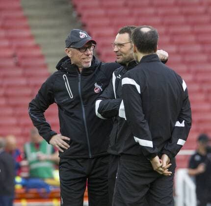 1 FC Cologne European Cup Europe League Conclusion of training Emirates Stage London England date 13 09 2017 left team manager Peter Stöger 1 FC Cologne right Klaus Maier stone 1 FC Cologne