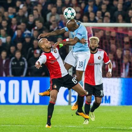 ROTTERDAM - Feyenoord - Manchester City , Voetbal , Seizoen 2017 2018 , Champions League , Feijenoord stadion de Kuip , 13-09-2017 , eindstand 0-4 , Manchester City speler Fabian Delph (m) in kop duel met Feyenoord speler Karim El Ahmadi (l) en Feyenoord speler Tonny Vilhena (r) Feyenoord - Manchester City  x1708205x