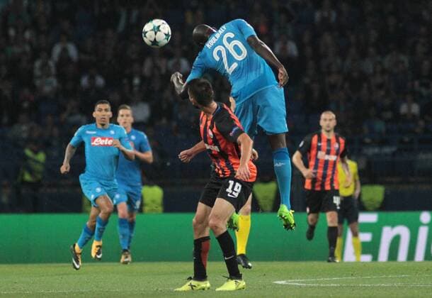 Forward Facundo Ferreyra (L) of FC Shakhtar Donetsk and defender Kalidou Koulibaly (R) of SSC Napoli are seen in action during the UEFA Champions League Group F game at the Metalist Stadium in Kharkiv, northeastern Ukraine, September 13, 2017. Ukrinform. KHARKIV. FC Shakhtar Donetsk has claimed a 2-1 win over SSC Napoli during the UEFA Champions League Group F game at the Metalist Stadium in Kharkiv on September 13. Pitmen s midfielder Taison (15 ) put his team on the road to victory early in the game, while forward Facundo Ferreyra (58 ) sealed the lead. Although Napoli s forward Arkadiusz Milik (72 ) took a successful penalty kick, the hosts held on for victory. The triumph in Kharkiv added up to Shakhtar s wins in the first seven competitive matches this season. On the other hand, the defeat meant for SSC Napoli the end of the winning streak after five straight victories. Shakhtar scores 2-1 in Kharkiv, ends Napoli s winning streak  Copyright: xDanilxShamkinx