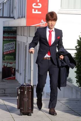 1 FC Cologne Euro League Departure to Game at Arsenal London Yuya Osako 13 09 2017