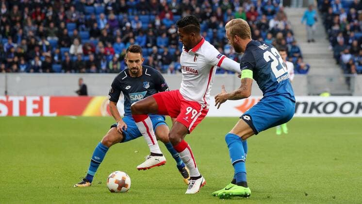 v left Lukas Rupp Hoffenheim 7 Dyego Sousa Braga 99 Kevin Vogt Hoffenheim 22 duel Duel Duel Tackle Tackling Dynamics Action Action shot Football UEFA Europe League TSG 1899 Hoffenheim SC Braga xozx