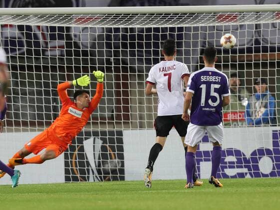 SOCCER - EL, Austria vs Milano VIENNA,AUSTRIA,14.SEP.17 - SOCCER - UEFA Europa League, group stage, FK Austria Wien VS AC Milano. Image shows Osman Hadzikic (A.Wien), Nikola Kalinic (AC Milan) and Tarkan Serbest (A.Wien). Keywords: goal. GEPAxpictures xChristianxOrt