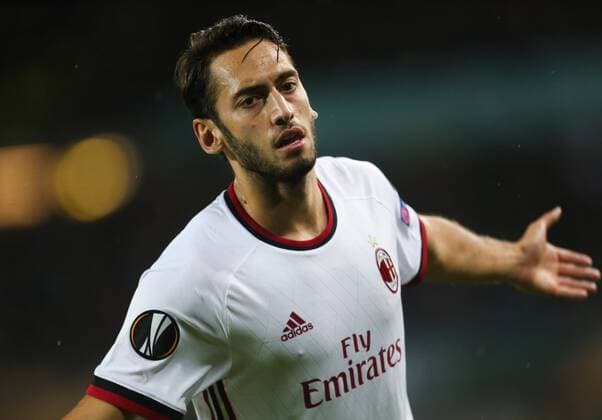 Bilder des Tages - SPORT SOCCER - EL, Austria vs Milano VIENNA,AUSTRIA,14.SEP.17 - SOCCER - UEFA Europa League, group stage, FK Austria Wien VS AC Milano. Image shows the rejoicing of Hakan Calhanoglu (Milano). GEPAxpictures xPhilippxBrem