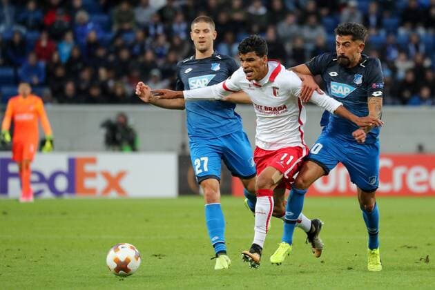 v left Andrej Kramaric Hoffenheim 27 Danilo Barbosa there Silva Braga 11 Kerem Demirbay Hoffenheim 10 duel Duel Duel Tackle Tackling Dynamics Action Action shot Football UEFA Europe League TSG 1899 Hoffenheim SC Braga xozx