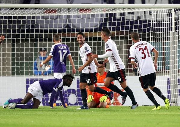 SOCCER - EL, Austria vs Milano VIENNA,AUSTRIA,14.SEP.17 - SOCCER - UEFA Europa League, group stage, FK Austria Wien VS AC Milano. Image shows the rejoicing of Hakan Calhanoglu (AC Milan), Nikola Kalinic (AC Milan), Andre Silva (AC Milan), Luca Antonelli (AC Milan), Florian Klein (A.Wien), Abdul Kadiri Mohammed (A.Wien) and Osman Hadzikic (A.Wien). GEPAxpictures xChristianxOrt