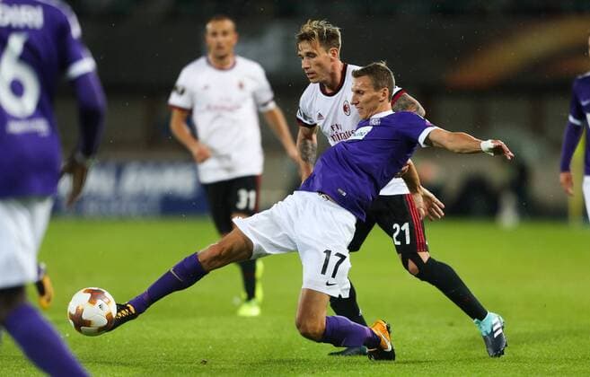 SOCCER - EL, Austria vs Milano VIENNA,AUSTRIA,14.SEP.17 - SOCCER - UEFA Europa League, group stage, FK Austria Wien VS AC Milano. Image shows Lucas Biglia (Milano) and Florian Klein (A.Wien). GEPAxpictures xPhilippxBrem