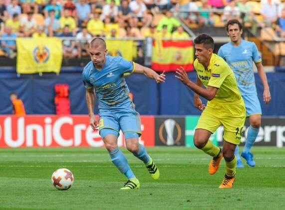 Grahovac y Rodrigo durante el partido de UEFA Europa League entre el Villarreal CF y el FC Astana en el Estadio de La Ceramica  xCarlaxCortesx xVillarrealxCFx-xFCxAstanax