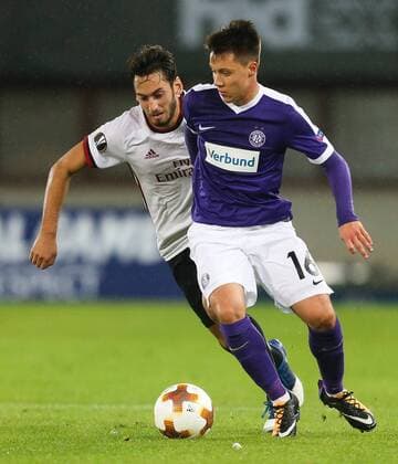 SOCCER - EL, Austria vs Milano VIENNA,AUSTRIA,14.SEP.17 - SOCCER - UEFA Europa League, group stage, FK Austria Wien VS AC Milano. Image shows Hakan Calhanoglu (Milano) and Dominik Prokop (A.Wien). GEPAxpictures xPhilippxBrem