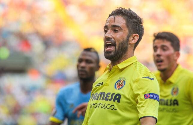 Jaume Costa durante el partido de UEFA Europa League entre el Villarreal CF y el FC Astana en el Estadio de La Ceramica  xCarlaxCortesx xVillarrealxCFx-xFCxAstanax