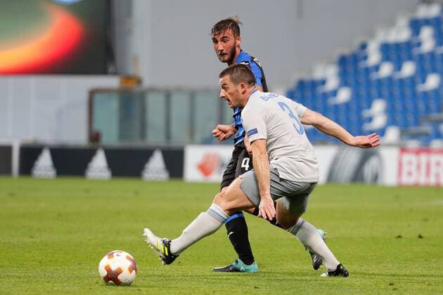 Bryan Cristante of Atalanta and Leighton Baines of Everton during the UEFA Europa League group stage match between Atalanta and Everton at Stadio CittÃ del Tricolore, Reggio Emila, Italy on 14 September 2017. Copyright: xRobertoxBreganix 16670016