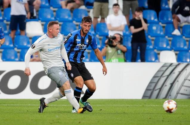 Wayne Rooney of Everton and Bryan Cristante of Atalanta during the UEFA Europa League group stage match between Atalanta and Everton at Stadio CittÃ del Tricolore, Reggio Emila, Italy on 14 September 2017. Copyright: xRobertoxBreganix 16670021
