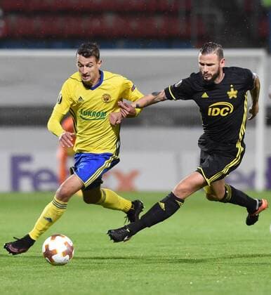 From left VUKADIN VUKADINOVIC of Zlin and PETRU RACU of Tiraspol in action during the Football Europa League 1st round group F match: Fastav Zlin vs Sheriff Tiraspol in Olomouc, Czech Republic, September 14, 2017. (CTKxPhoto LudekxPerina) CTKPhotoP201709140966901  DSC_6631