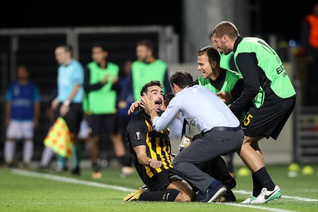 Bilder des Tages - SPORT SOCCER - EL, Rijeka vs Athens RIJEKA,CROATIA,14.SEP.17 - SOCCER - UEFA Europa League, group stage, HNK Rijeka vs AEK Athens. Image shows the rejoicing of Lazaros Christodoulopoulos (Athens) and head coach Manuel Jimenez (Athens). GEPAxpictures xMaticxKlansek