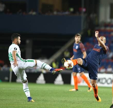 Gokhan Inler of Basaksehir and Wanderson (L) of Ludogorets during the UEFA Europa League Group c match between Medipol Basaksehir and Ludogorets Razgrad at Fatih Terim Stadium in Istanbul , Turkey on September 14 , 2017. 