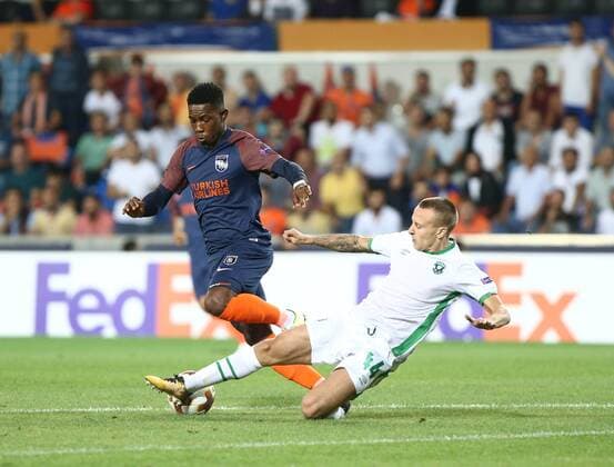 Eljero Elia of Basaksehir and Jacek Goralski of Ludogorets during the UEFA Europa League Group c match between Medipol Basaksehir and Ludogorets Razgrad at Fatih Terim Stadium in Istanbul , Turkey on September 14 , 2017. 