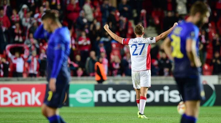 Tomas Necid of Slavia celebrates a victory after the Football Europa League 1st round group A match: Slavia Praha vs Maccabi Tel Aviv in Prague, Czech Republic, September 14, 2017. (CTKxPhoto MichalxKamaryt) CTKPhotoP201709141009801  KMT_8790